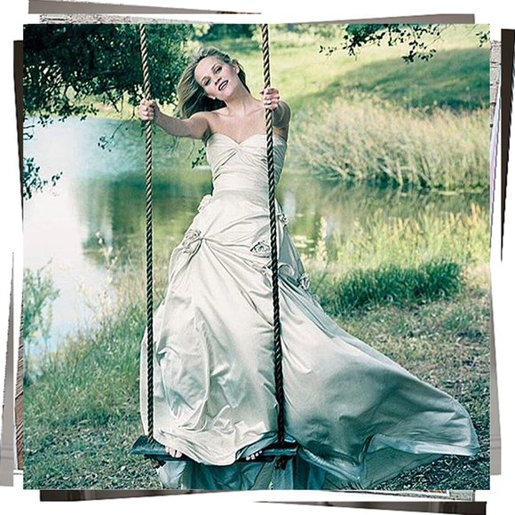 Vintage 2004 Ivory Silk Satin Wedding Gown w Floral Detail by Monique L'Huillier - Picture 8 of 8